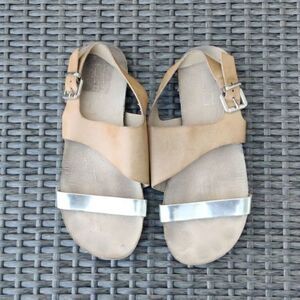 Kenneth Cole Flat Sandals Sz 9